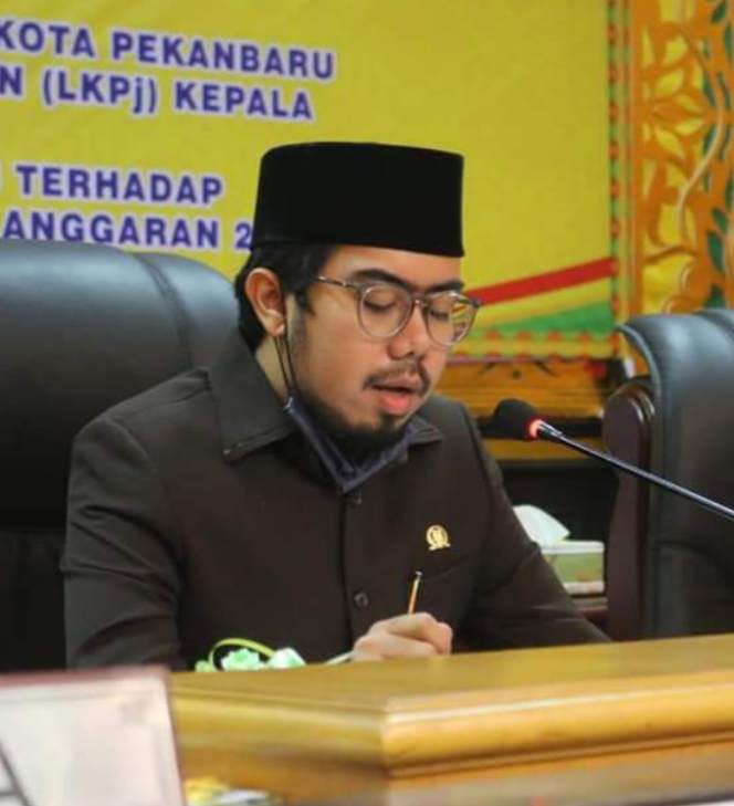 Paripurna Dewan Berhentikan Hamdani Sebagai Ketua DPRD Kota Pekanbaru