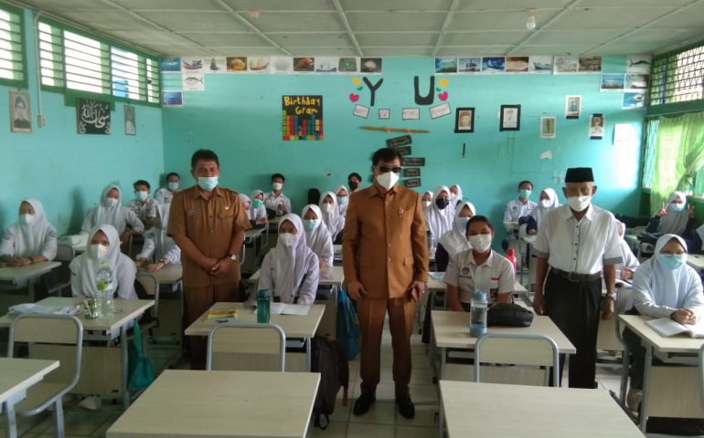 Sidak ke SMAN 5, Wakil Ketua II DPRD Provinsi Bengkulu Pastikan KBM Terapkan Protokol Kesehatan