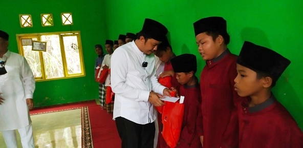 Ketua DPRD Seluma Santuni dan Ajak Anak-anak Yayasan Hidayatullah Buka Puasa Bersama