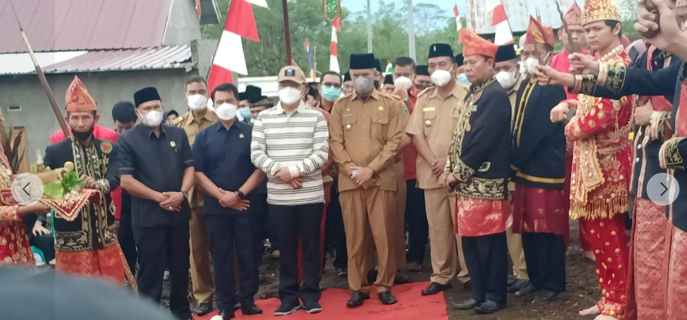 Bupati RL Bersama Gubernur Bengkulu Lakukan Peletakan Batu Pertama Perbaikan RTLH