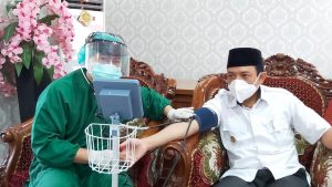 Persiapan Penyuntikan Vaksin Covid-19,  Walikota Bengkulu Helmi Hasan dan wakil walikota Dedy Wahyudi dilakukan screening