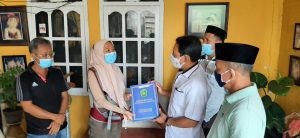 Wakil Walikota Bengkulu Dedy Wahyudi Antar Akta Kematian 3 in 1 ke Rumah Warga yang Meninggal
