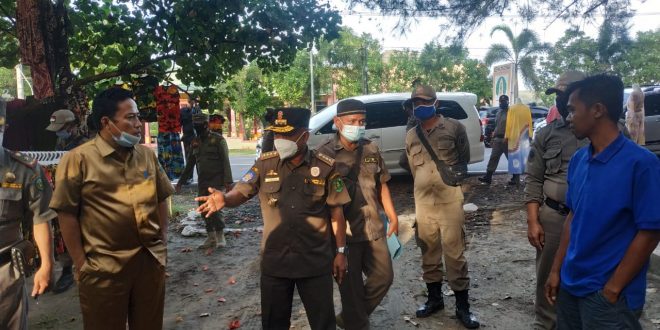 atuan Polisi Pamong Praja Kota Bengkulu dan Dinas Pariwisata Lakukan Penertiban Pedagang Sepanjang Pantai Panjang