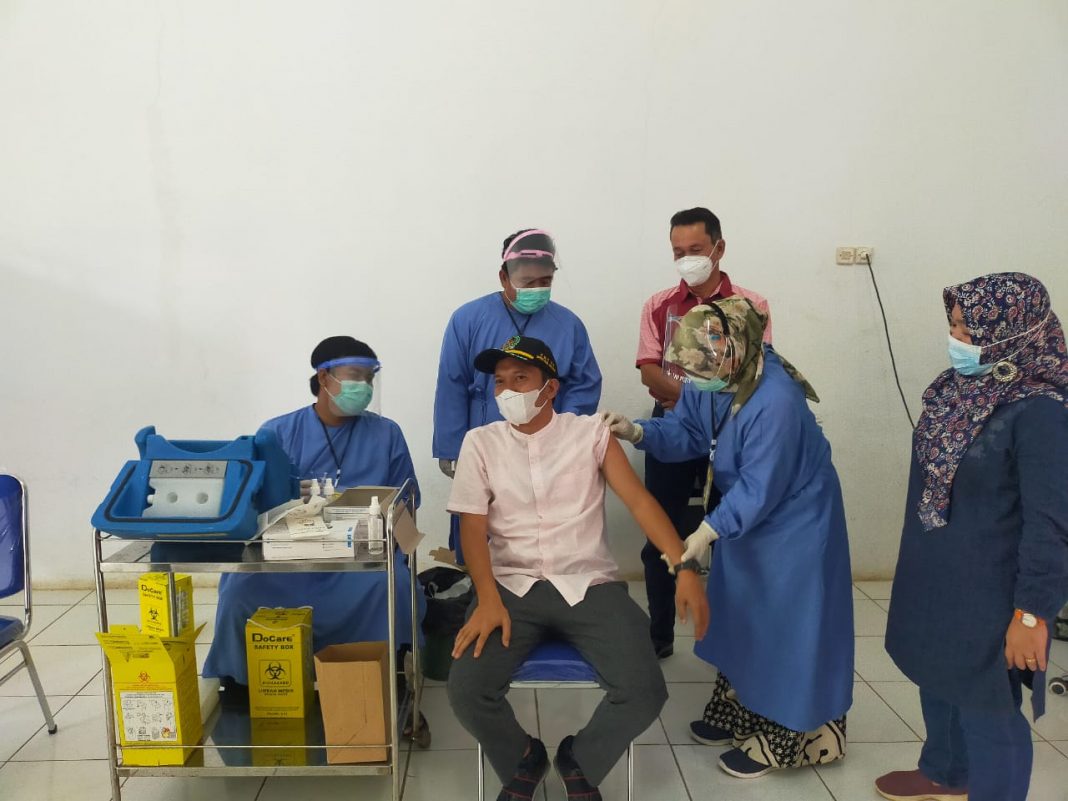 Jalani Vaksinasi Ketua DPRD Imbau Tetap Taati Prokes