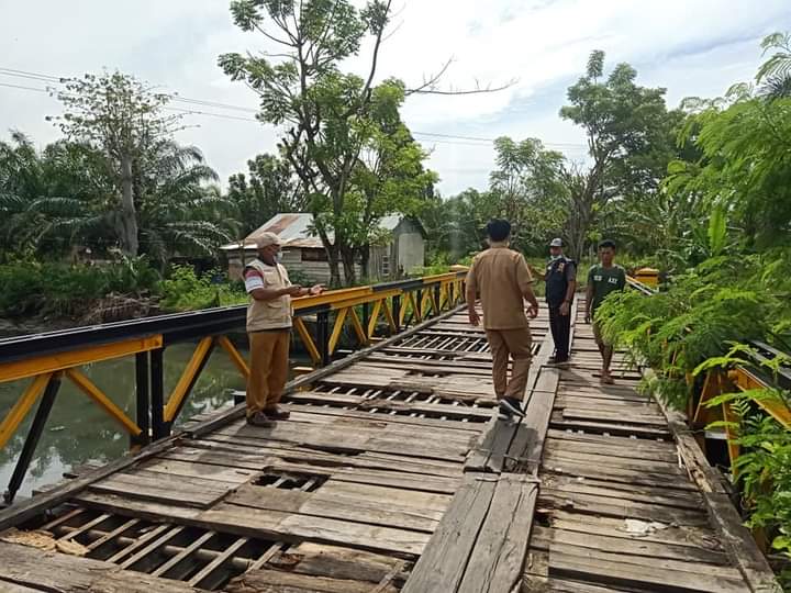 Dinas PUPR Kota Bengkulu Tinjau Jembatan Lempuing Yang Rusak Total