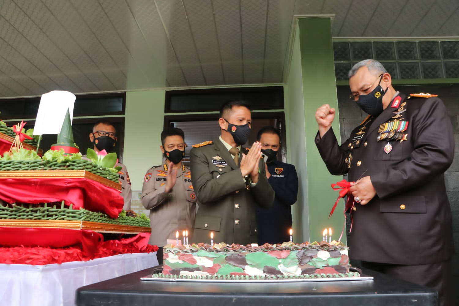 Polda Bengkulu Beri Kejutan HUT TNI Ke-76 Kepada Danrem 041/GAMAS