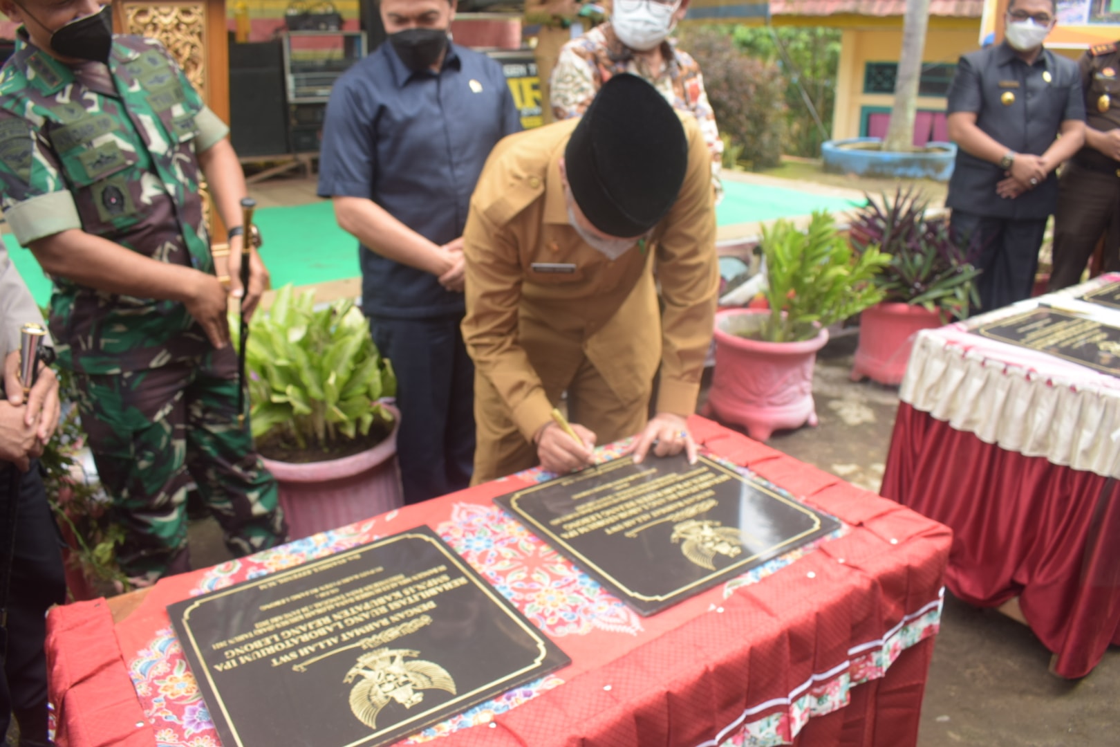 Bupati Resmikan Kegiatan Rehabilitas Gedung Kelas SMP 11 Rejang Lebong