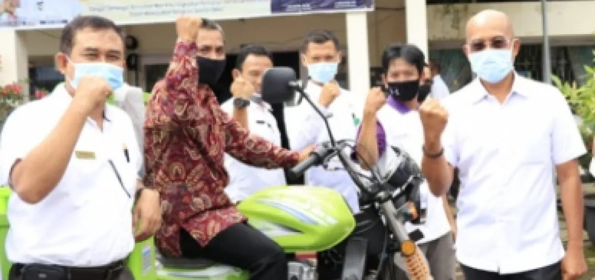 Gusnan Mulyadi Bagikan ALSINTAN Untuk Kelompok Tani