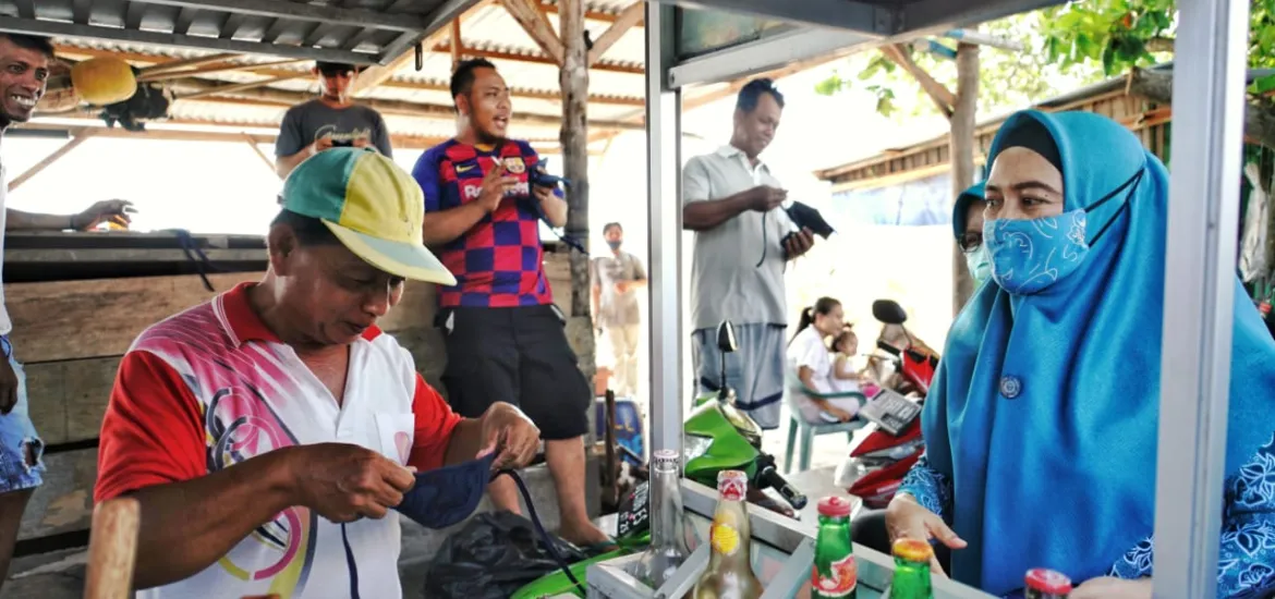 Upaya Putus Penyebaran Virus Corona, TP PKK Provinsi Bagi-Bagi Masker