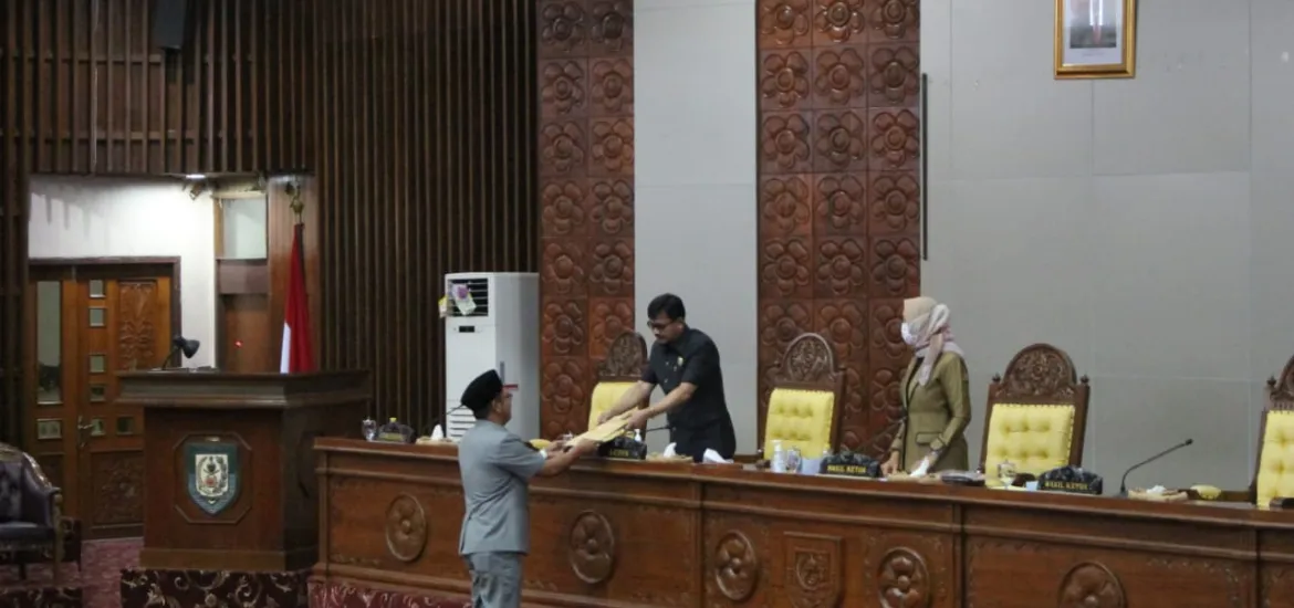 Rapat Paripurna Tentang Perubahan Anggaran Pendapatan dan Belanja Daerah TA 2020