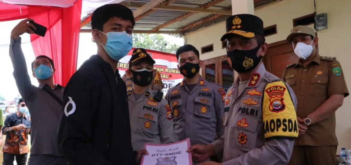 Kepolisian Daerah Bengkulu Serahkan Bantuan Bedah Rumah Hasil Baksos Leting DTT SMDE