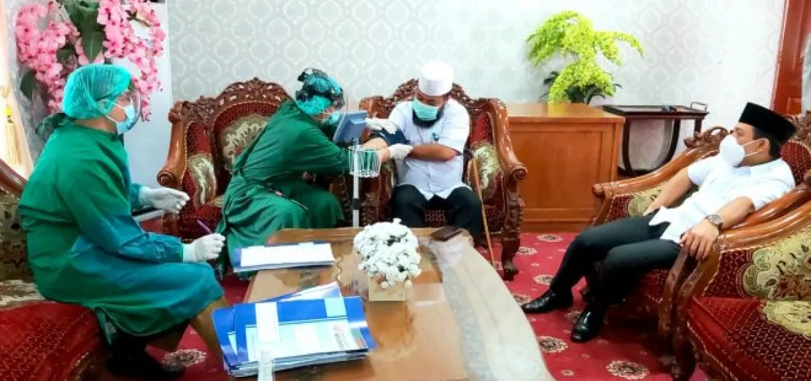 Persiapan Penyuntikan Vaksin Covid-19,  Walikota Bengkulu Helmi Hasan dan wakil walikota Dedy Wahyudi dilakukan screening