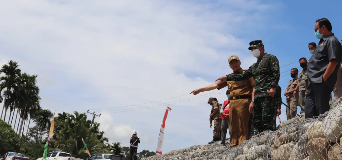 Kolaborasi Pemerintah Provinsi & Korem 041 Gamas, Karya Bakti TNI Garap Infrastruktu