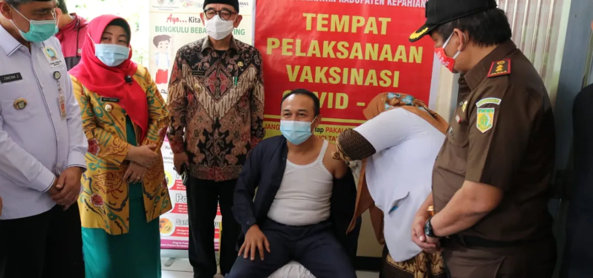 Saat di Suntik Vaksin