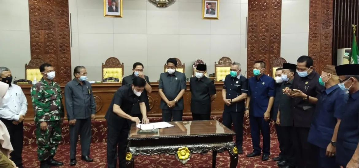 Gelar Rapat Paripurna, DPRD Umumkan Berakhirnya Masa Jabatan Gubernur dan Wakil Gubernur