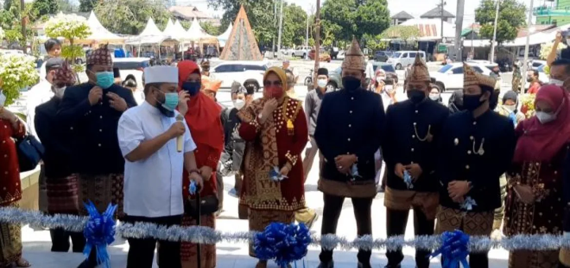 Walikota Bengkulu Helmi Hasan dan Wakil Walikota Dedy Wahyudi bersama unsur Forkopimda melaunching alun-alun Berendo Kota Bengkulu 