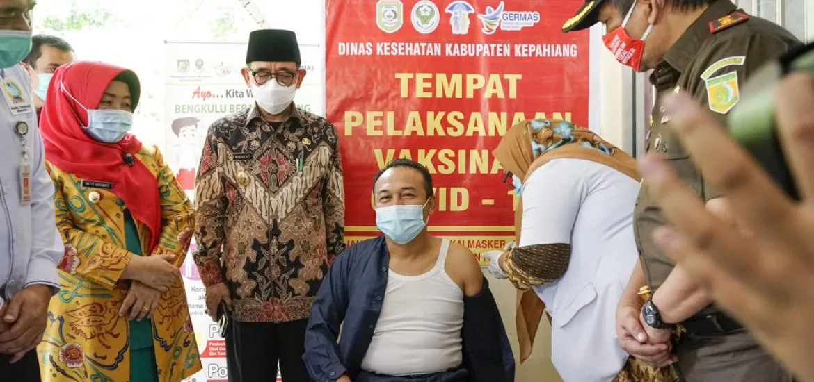 Ketua DPRD dan Kapolres Jadi Orang Pertama Dapat Vaksinasi Covid-19 Di Kepahiang