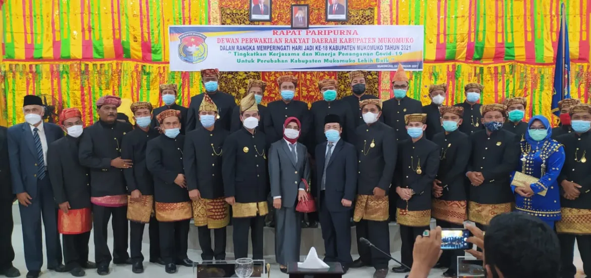 Momen HUT ke- 18 Kabupaten Mukomuko, Tingkatkan Penanganan Sosial dan Kerja Sama Pemprov, Pemkab dan Masyaraka  Read More at: Momen HUT ke- 18 Kabupaten Mukomuko, Tingkatkan Penanganan Sosial dan Kerja Sama Pemprov, Pemkab dan Masyarakat