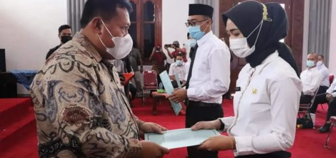 Bupati Mukomuko Serahkan SK CPNS