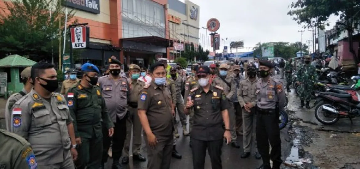 Satpol PP Lakukan Penertiban Terhadap Pedagang yang Melanggar Perda