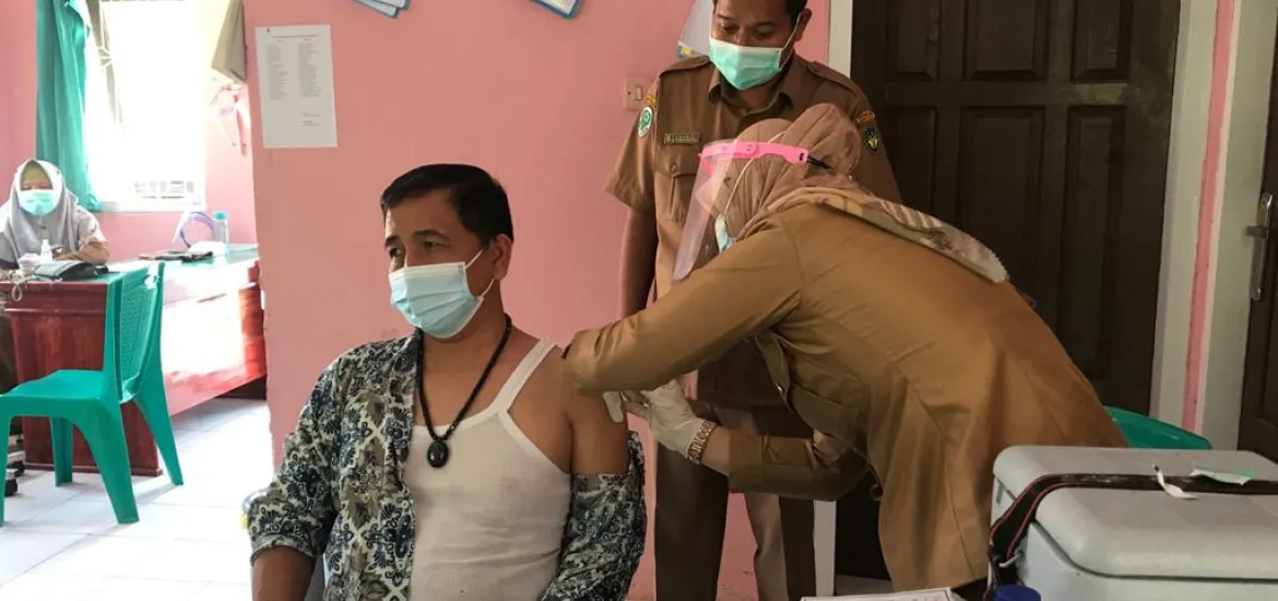 Anggota DPRD Bengkulu Selatan Divaksin Sinovac  