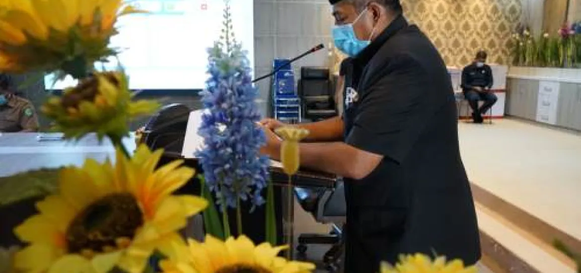 Bupati Alfedri Tanggapi Pandangan Umum Fraksi DPRD Siak