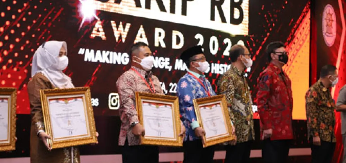 Raih Predikat B, Pemerintah Kabupaten Siak Terima SAKIP Award dari Kemenpan RB