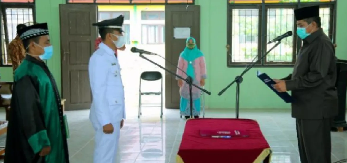 Bupati Siak Alfedri melantik Penjabat (Pj) Penghulu Kampung Perincit