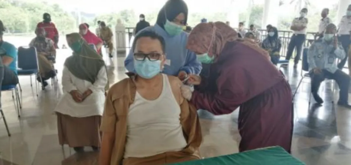 Bupati Alfedri Pimpin Rapat Virtual Persiapan Pelaksanaan Vaksinasi Massal Kabupaten Siak