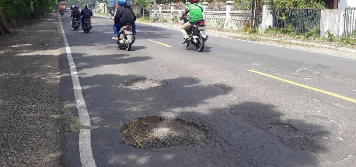 Jalan Berlubang Sudah Ditutup tapi Tambah Licin, Ini Kata Dinas PU Siak