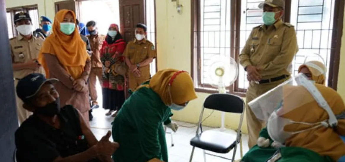 Bupati Alfedri Tinjau Vaksinasi Massal di 4 Kecamatan