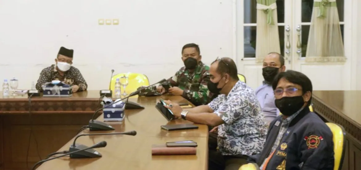 Sekda Arfan Mengikuti Rakev Virtual Perkembangan Pelaksanaan PPKM Mikro Bersama Ketua KPC-PEN