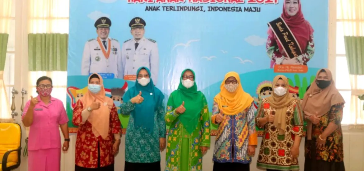 Bupati Siak di dampingi Bunda PAUD Kabupaten Siak Rasidah Alfedri buka kegiatan Peringatan HAN Tingkat Kabupaten Siak Tahun 2021