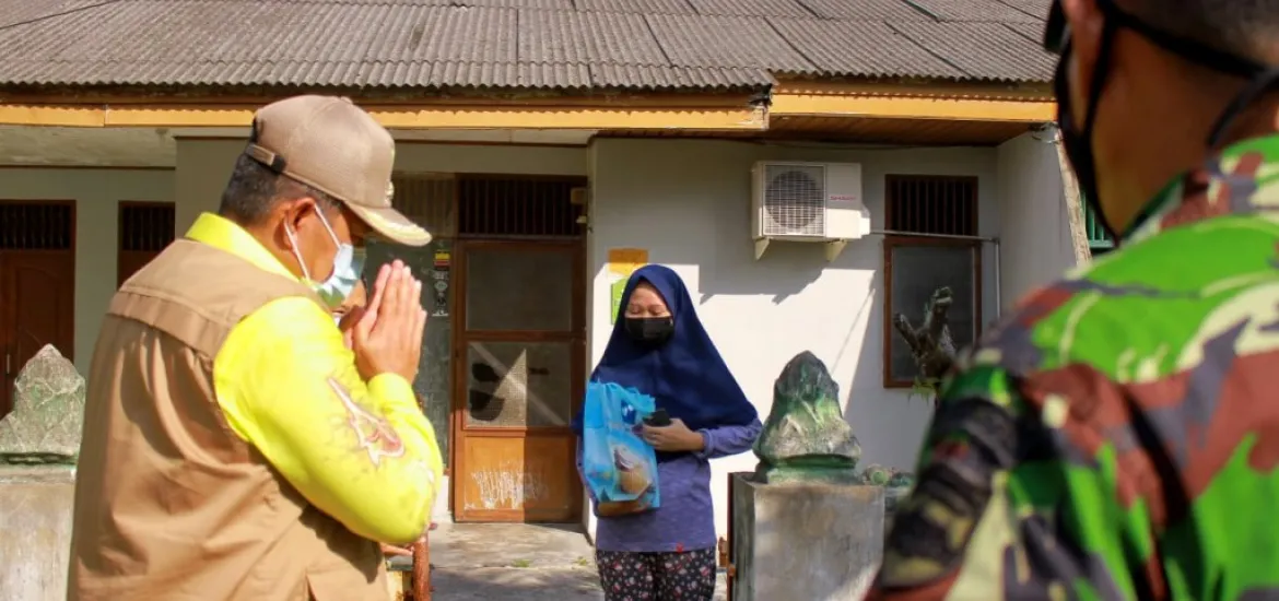 Bupati Alfedri Kunjungi Warga Isolasi Mandiri Di Tualang