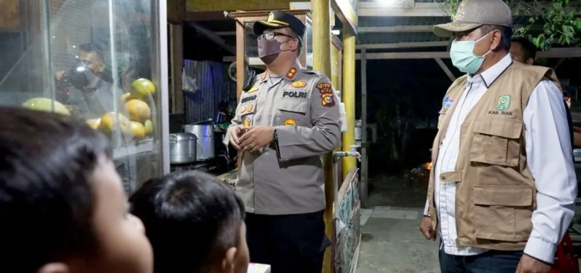 Bupati Siak bersama Kapolres Siak beserta unsur terkait laksanakan penertiban pelaksanaan (PPKM) serta protokol kesehatan di Kec.Tualang