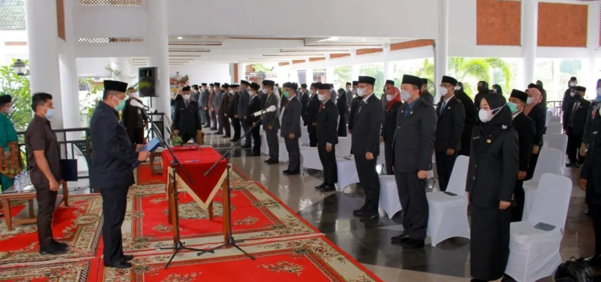 Kukuhkan dan Lantik 170 ASN Jadi Pejabat, Bupati Alfedri Ajak Jajarannya Tingkatkan Sense of Crisis