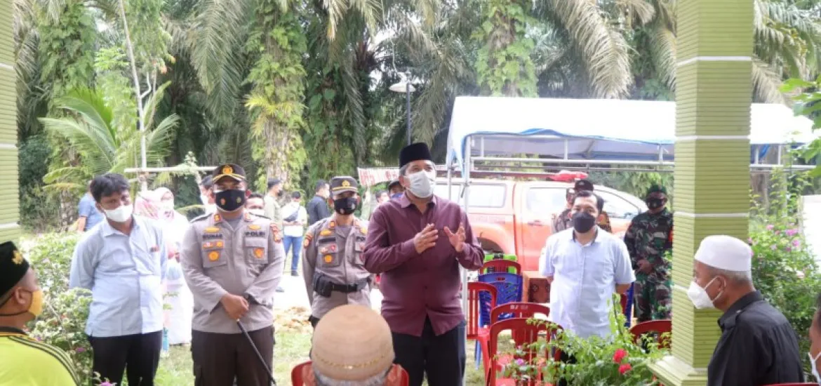Kapolres Siak Bupati Siak Alfedri Berikan Bantuan Masker untuk Rumah Ibadah di Kecamatan Lubuk Dalam Dan Kerinci Kanan