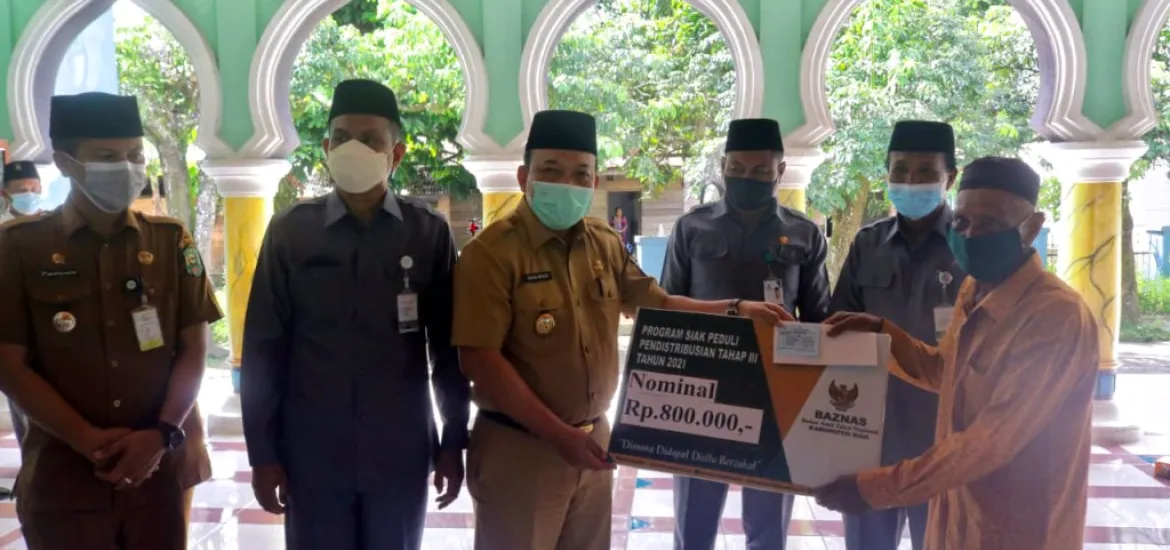 Bersama Wabup Husni, Baznas Kembali Salurkan Dana Zakat di Kecamatan Siak