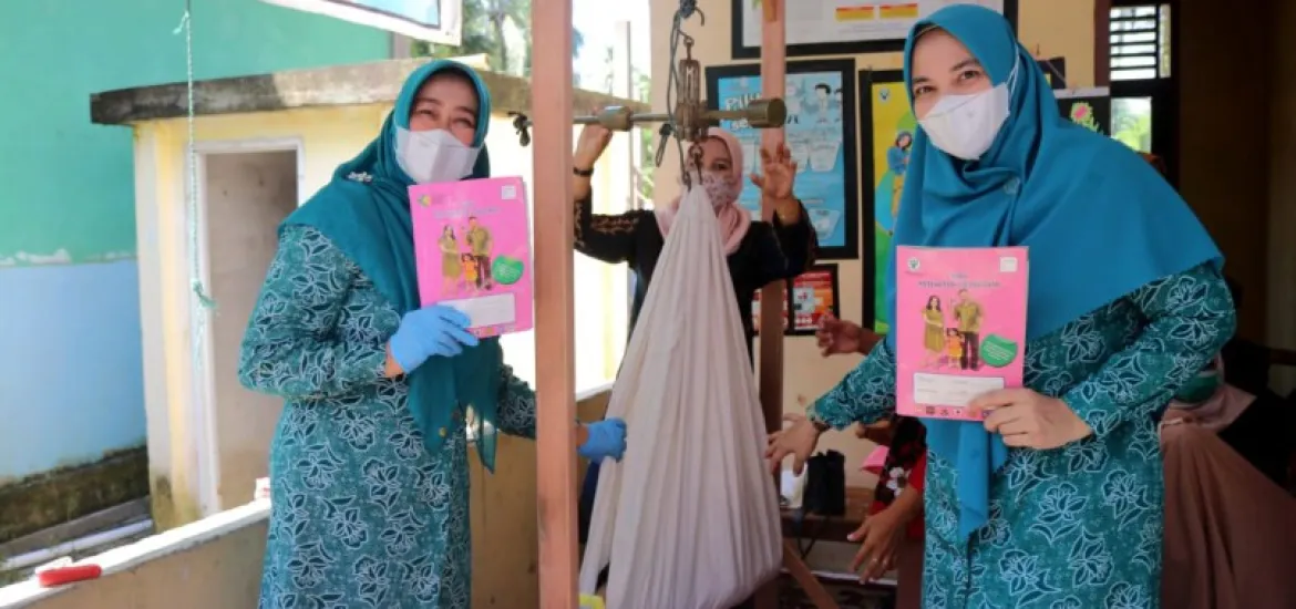Cegah Stunting, PKK Siak dan BOB Serahkan Bantuan PMT ke Posyandu
