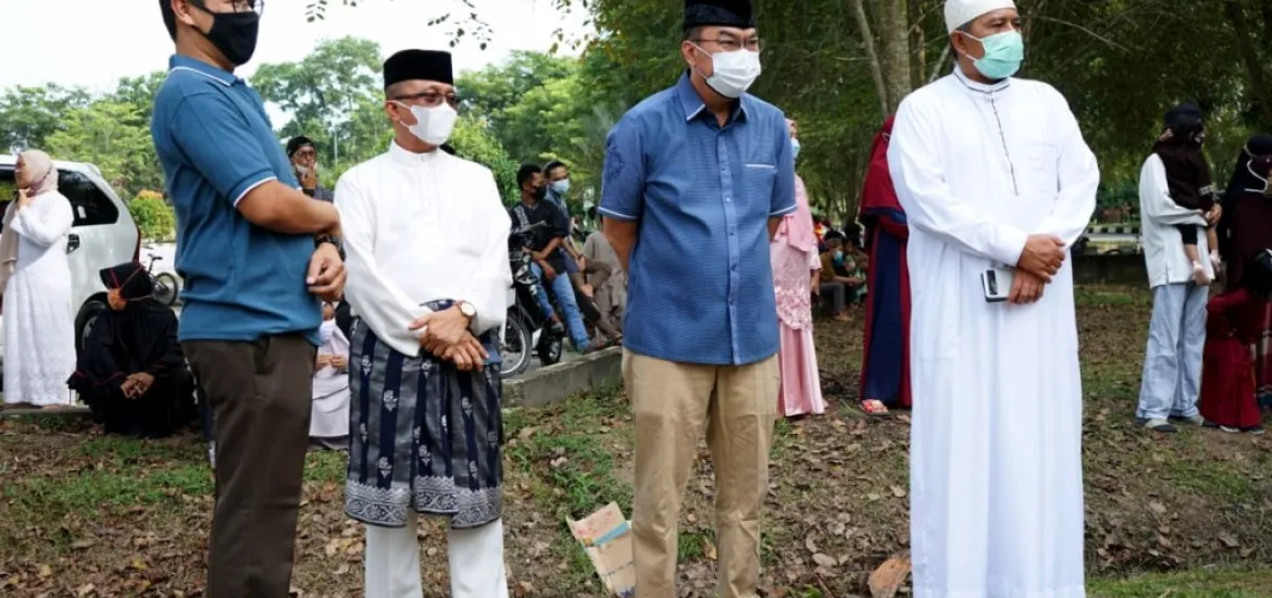 Bupati Alfedri Tinjau Pelaksanaan Ibadah Pemotongan Hewan Qurban