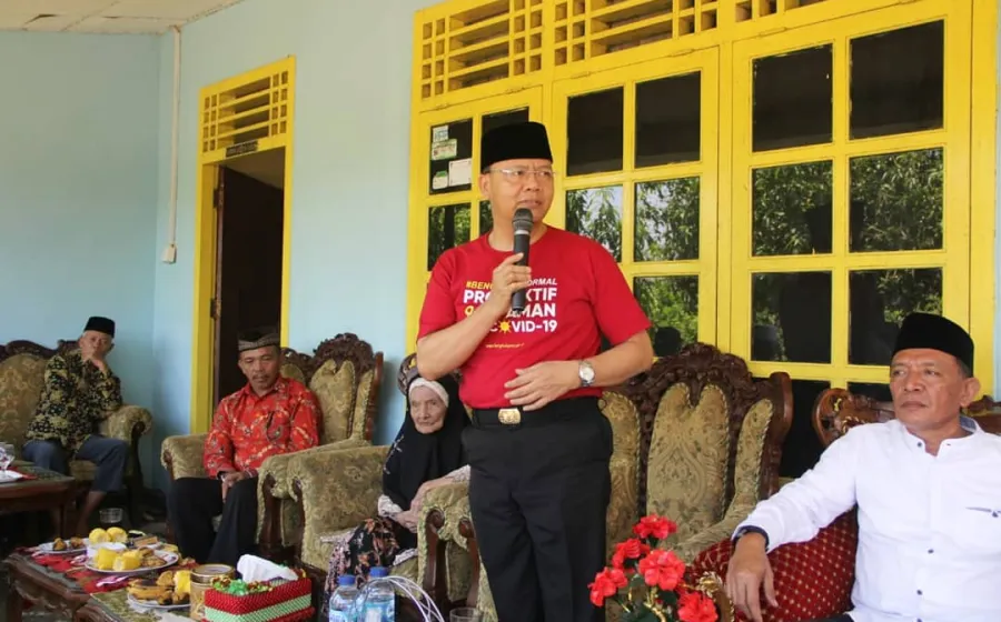 Kunjungan Kerja Gubernur Bengkulu Disambut Antusias Masyarakat Bengkulu Utara 