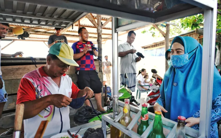 Upaya Putus Penyebaran Virus Corona, TP PKK Provinsi Bagi-Bagi Masker