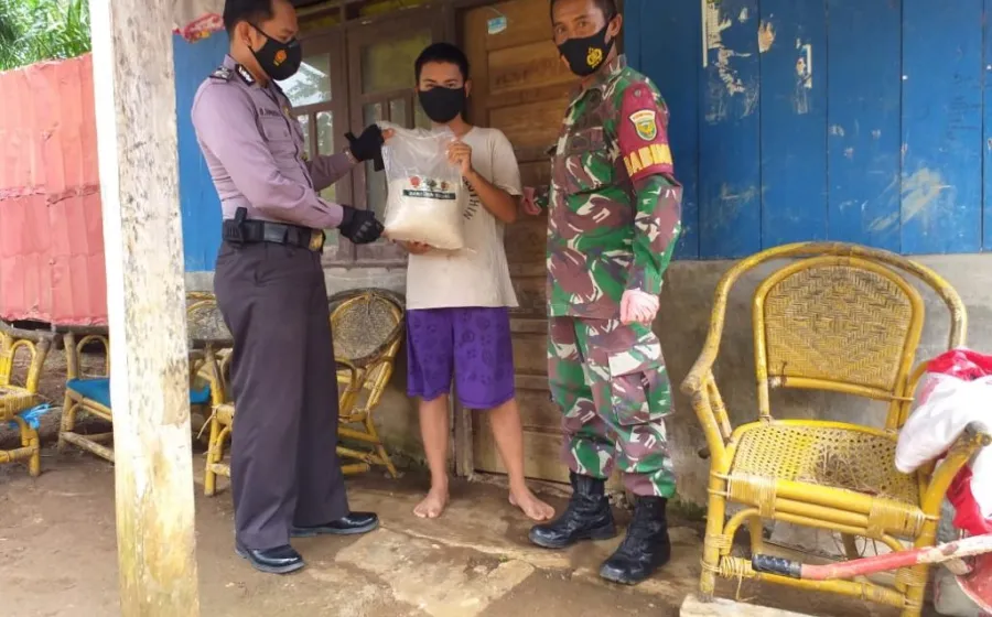 Polda Bengkulu Salurkan 100 Ton Beras Untuk Bantu Warga Terdampak Covid-19.