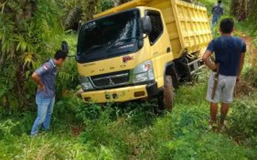 Polsek Air Besi Polres Bengkulu Utara Temukan Mobil Truk Yang dilaporkan Hilang