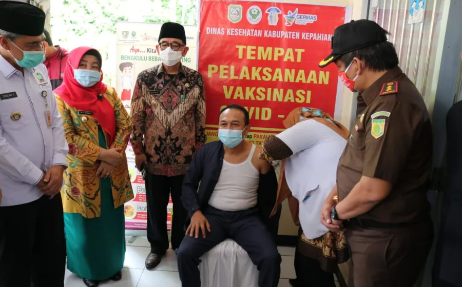 Saat di Suntik Vaksin
