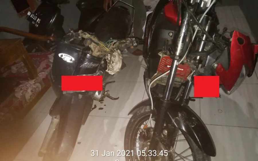 Terlibat Kecelakaan, Pengendara Tinggalkan Motor di TKP