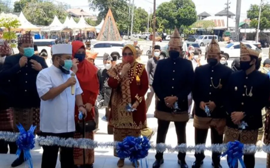 Walikota Bengkulu Helmi Hasan dan Wakil Walikota Dedy Wahyudi bersama unsur Forkopimda melaunching alun-alun Berendo Kota Bengkulu 