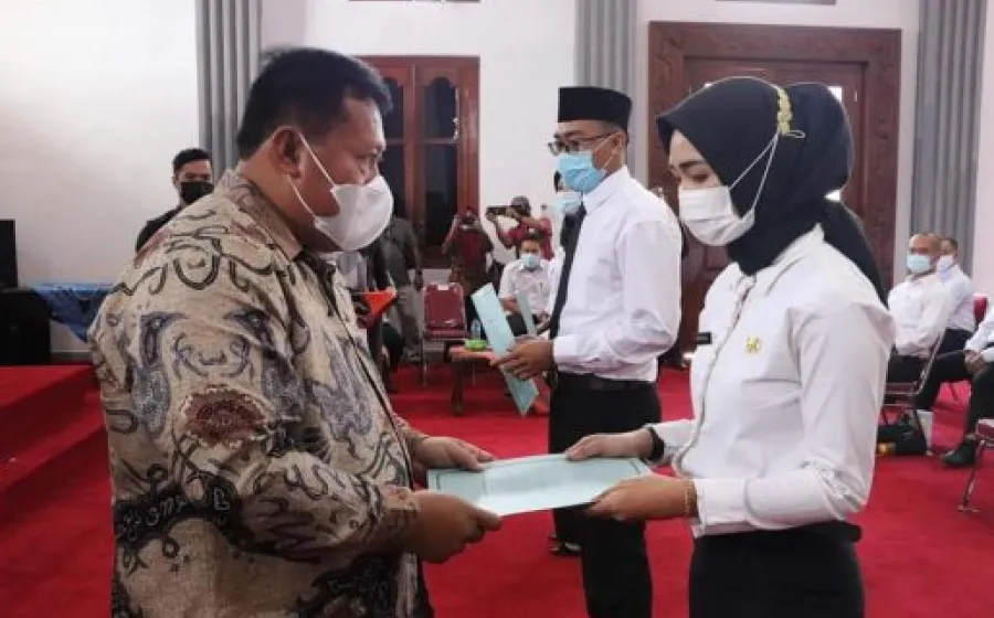 Bupati Mukomuko Serahkan SK CPNS