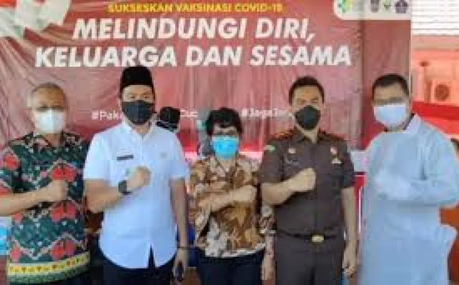 Ketua DPRD, Wabup dan Kajari Bengkulu Utara Lakukan Penyuntikan Vaksinasi Covid-19