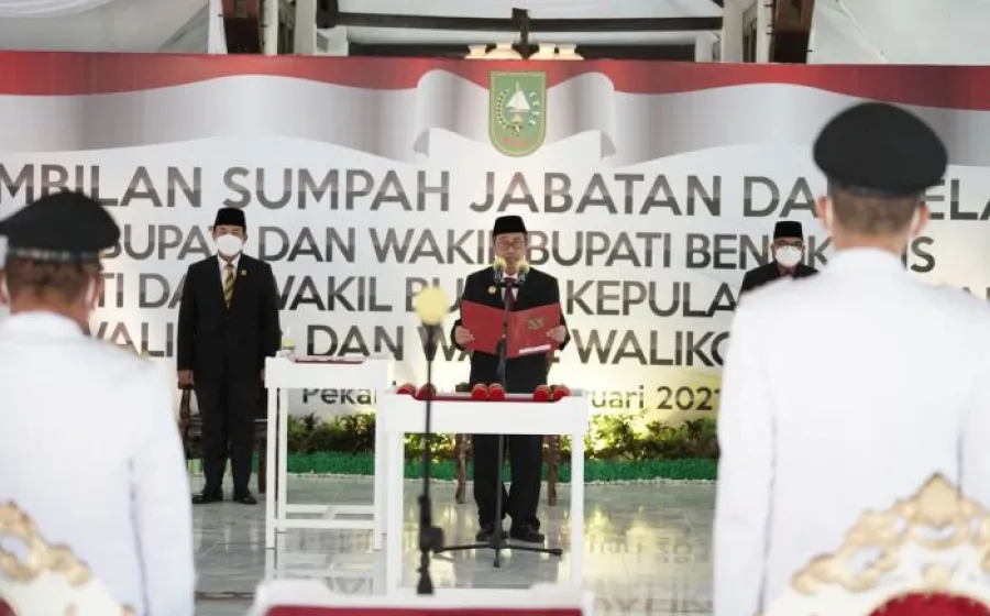 Gubernur Riau Lantik Tiga Kepala Daerah Terpilih Secara Langsung